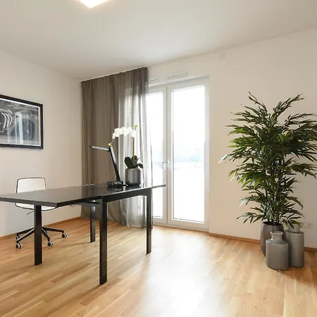 Lunas Apartment *